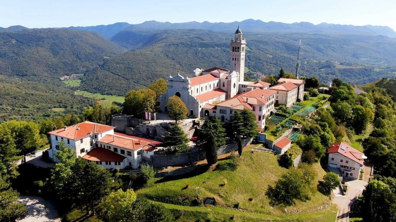 Hotel Peregrin Sveta Gora Solkan Exterior foto