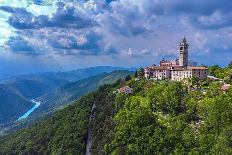 Hotel Peregrin Sveta Gora Solkan Exterior foto